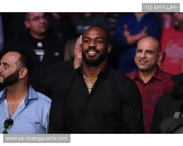 乔恩·琼斯训练间隙居然拿名表堆出山，普通人估计顶不住这阵仗