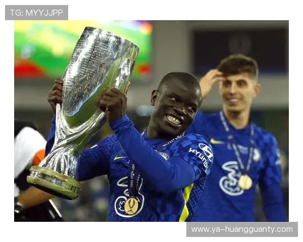 基米希与坎特在中场控制下形成分散组织趋势