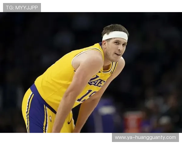 奥斯汀·里夫斯无球跑动频率提升拉开空间助湖人进攻效率显著改善