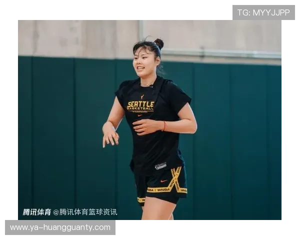 李月汝训练完直接拎爱马仕去吃米其林，这哪是打球啊