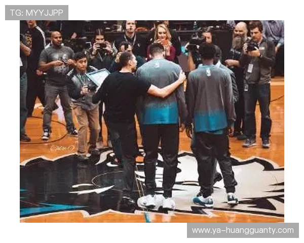 扎克拉文哪里来的这身奢华，到底是打球还是走红毯？