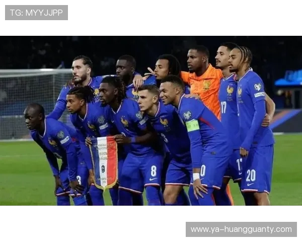 罗德里与哈维在传控体系中的角色定位与战术适配差异分析