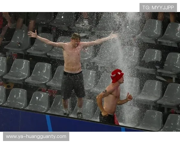 天气中断比赛后，裁判如何决定是否重赛或判罚？