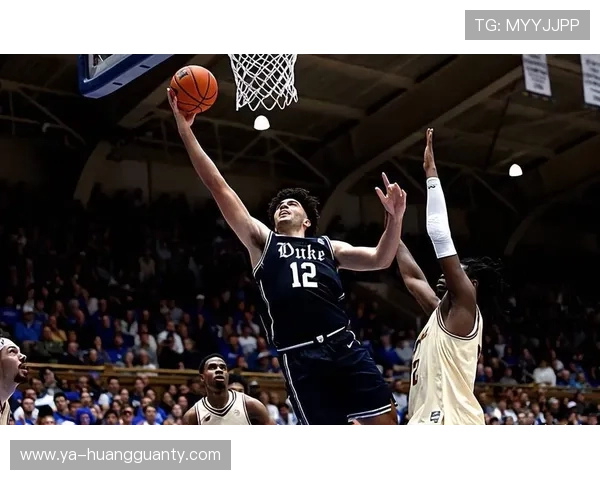 布泽尔突破篮下拉开空间助攻，效率显著优于内线包夹时表现